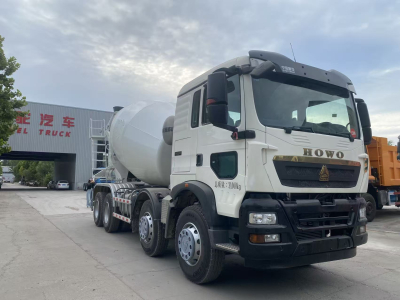 Camion malaxeur à béton Howo TX
