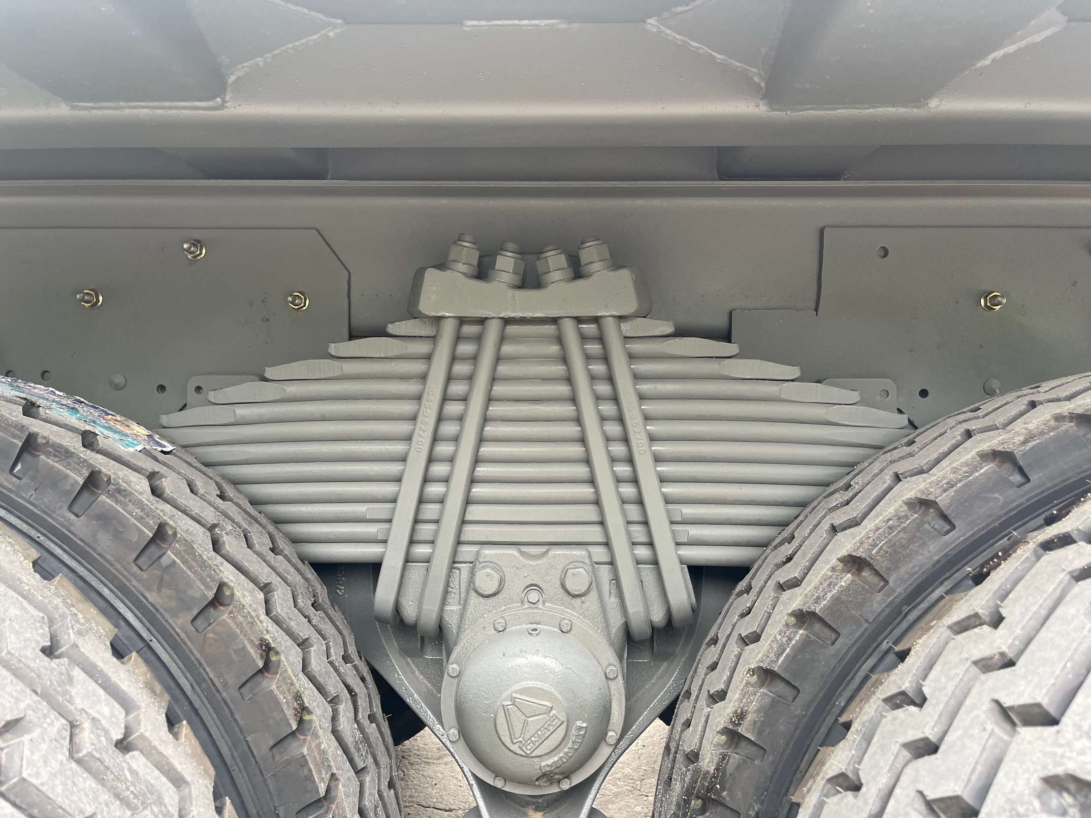 Refurbished 10-wheeler truck