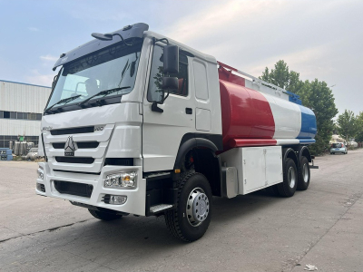 Camión cisterna de combustible Howo