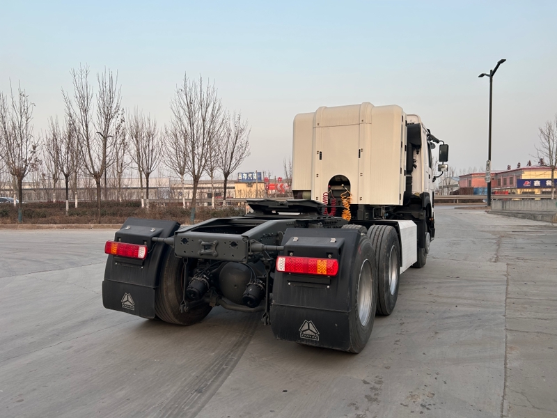 Camión tractor HOWO 6X4