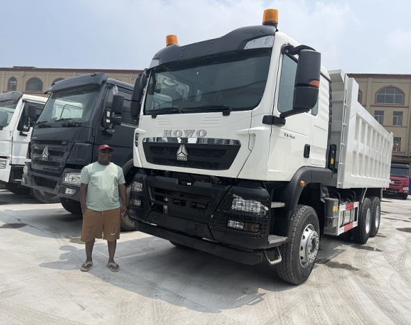 Howo TX 6x4 Camión Volquete