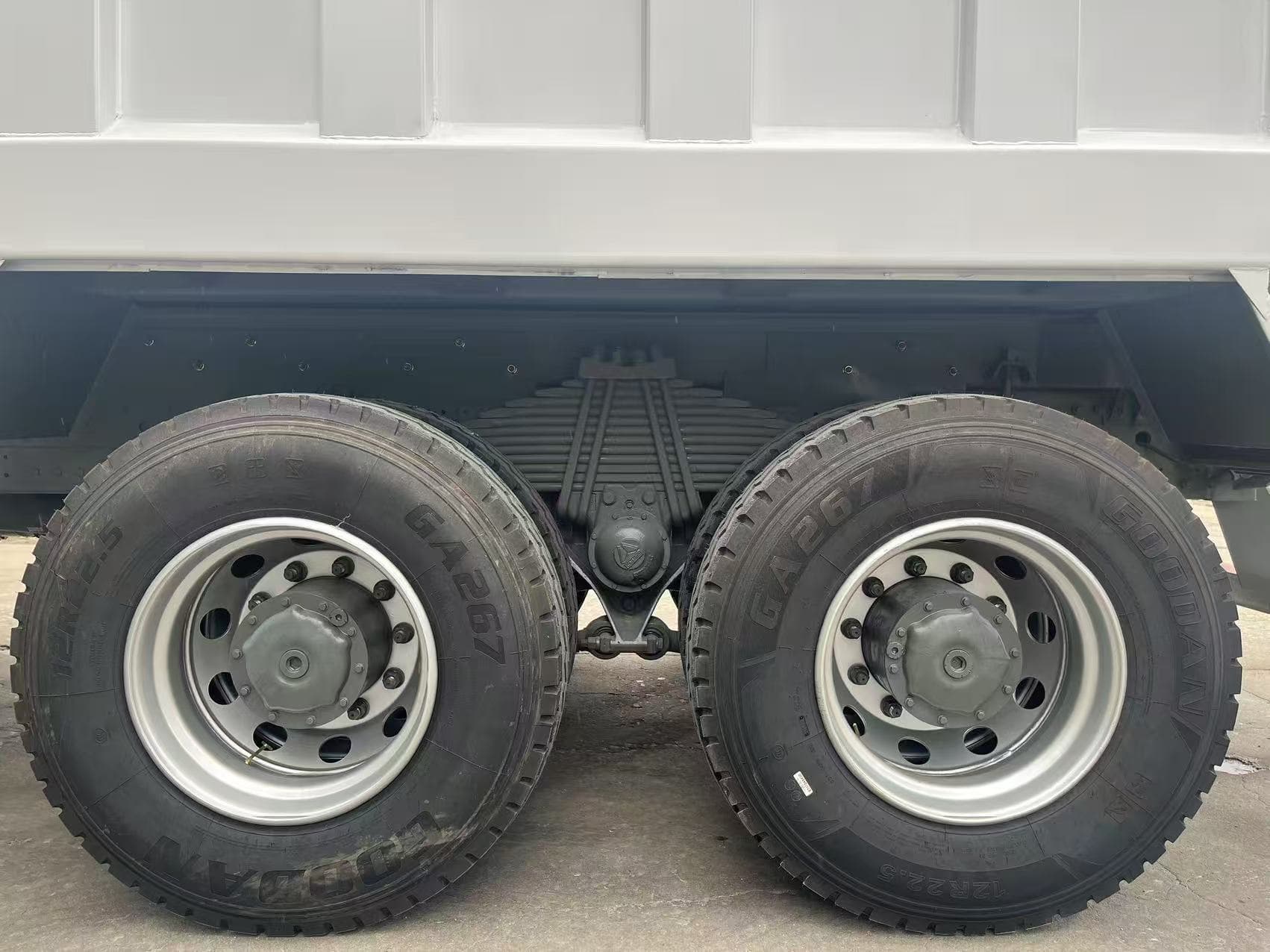 Camião basculante Sinotruk Howo NX 6x4 30-40T