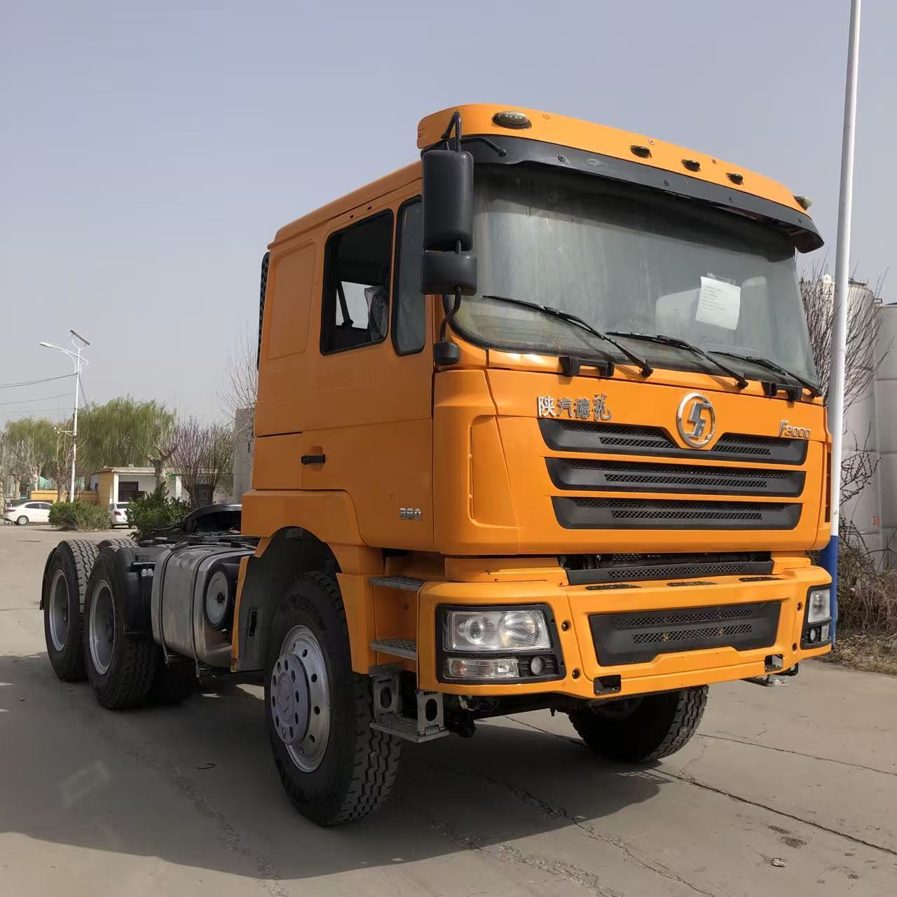 Orange Shacman DeLong F3000 truck head front view